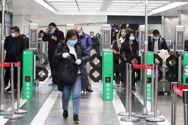 节后返深高峰来临  深圳火车站为旅客提供无缝换乘方案