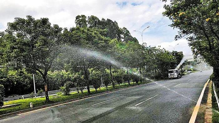 观澜推出新举措 道路智能监控 自动喷淋消扬尘降灰霾