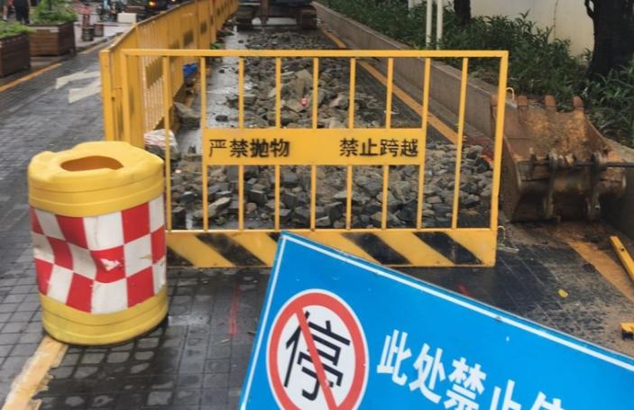 桂园中学前道路反复开挖？回应：属多个工程